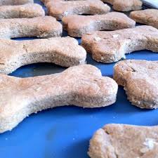 Comment Preparer Des Biscuits Pour Chien Recettes Faciles Et Pas Cheres Recettes De Biscuits Pour Chien Biscuits Pour Chiens Gateaux Pour Chiens