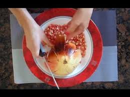 Comment Decouper Et Eplucher Une Grenade Rapidement Grenade Fruit Miam Fruits Et Legumes