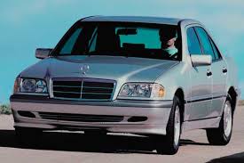 Confira Os Dados Tecnicos Do Mercedes Benz C180 Classic 1 8 1996 Potencia Desempenho E Mais W202 Mercedes Voiture