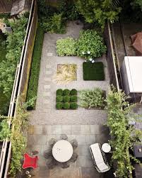 Steal This Look Modern Townhouse Garden On A Budget Remodelista Pea Gravel Patio Backyard Landscaping Townhouse Garden