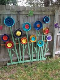 33 Easy Diy Garden Art Design Ideas33decor In 2020 Garden Crafts Garden Art Diy Garden Decor