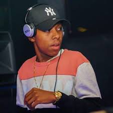 Vigro Deep Gegedla Ft Kamo Mphela Mp3 Download Iminathi African Music Mp3 Music Deep