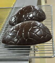 C Est Moi Qui L Ai Fait Chocolat Oeufs De Paques Chocolat Chocolat Paques Chocolat De Paques Maison