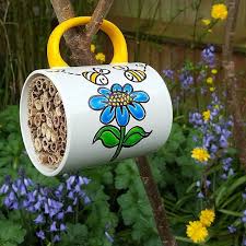 Solitary Bees Hotel Free Craft Ideas Baker Ross Bee Hotel Garden Crafts Gardening For Kids