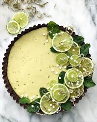 Tarte Au Citron Vert Et Au Chocolat Et Aux Amandes Tarte Au Citron Vert Decoration Tarte Recettes De Cuisine