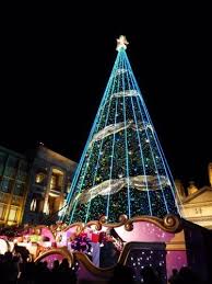 Christmas Tree At Universal Studios Japan Osaka City Christmas Worldwide Christmas In The City Outdoor Christmas Lights