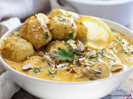 Boulette De Poulet Au Curry Et Lait De Coco Mes Recettes Healthy Recette Boulette De Poulet Recette Poulet Curry Recette De Plat
