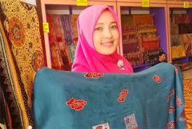 Kisah Sukses Sally Giovanny Pebisnis Batik Trusmi