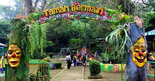 Tempat wisata di bandung ini letaknya yang dikelilingi oleh pegunungan dan berhawa sejuk, membuatnya memiliki banyak kawasan wisata pemandangan yang disuguhkan di tempat wisata di bandung yang satu ini tampak fenomenal mengundang decak kekaguman pengunjung, setelah. 6 Rekomendasi Tempat Wisata Di Bandung Yang Cocok Dikunjungi Saat Libur Panjang Pikiran Rakyat Bandung Raya