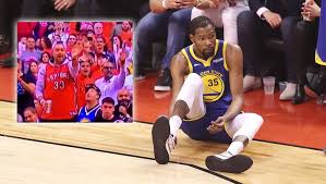 Kevin durant is 1 of 2 players in nba history with 25+ career ppg and a true shooting. Nba Raptors Fans Bejubeln Durant Verletzung