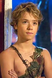 And Here He Is With Rachel Hurd Wood A K A Wendy All Grown Up Peter Pan Movie Peter Pan 2003 Jeremy Sumpter Peter Pan