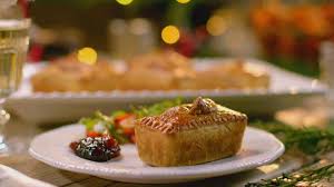 While i am not a huge watcher of cooking shows, i enjoy watching the great british bake off. Mary Berry S Country House At Christmas Harewood House In Yorkshire
