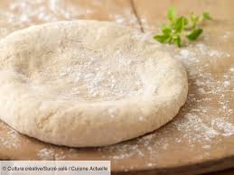 La Pate A Pizza En 5 Minutes Sans Repos Ni Levure De Boulanger Pate A Pizza Facile Recettes De Cuisine Pizza Facile