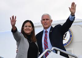 Who Is Mike Pence S Wife Karen Pence What To Know About The Second Lady
