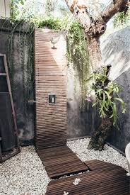 20 Refresh Outdoor Shower With Wood Elements In Nature Styles Decor In 2020 Outdoor Bathroom Design Outdoor Bathrooms Outdoor Baths
