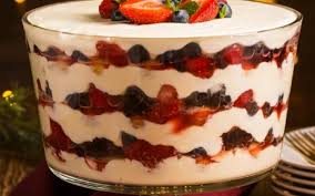 Recette Bagatelle Aux Petits Fruits French Sweets Easy Desserts Desserts