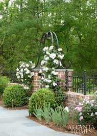 Landscape Architect Alex Smith Kept With The Home S English Roots With Traditional Boxwood Hedges An Traditional Landscape Easy Landscaping Boxwood Landscaping