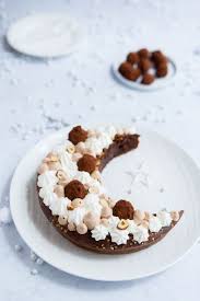 Gateau Au Chocolat Et Praline Noisette En Forme De Lune Recette Gateau Facile Et Original Gateau Chocolat Noisette Dessert Facile Et Original