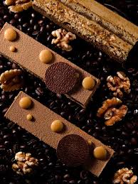 Cafe Noix Genoise De Cafe Expresso Noyer Nougatine Cafe Creme Mousseline Pretty Dessert Elegant Desserts Plated Desserts