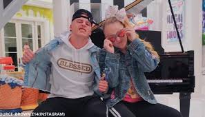 Jojo siwa debuts new hairstyle. Unknown Facts About Jojo Siwa S Boyfriend Elliot Brown Who Is The American Youtube Heartthrob Dating Wink Report