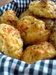Cheddar Bay Biscuits The Girl Who Ate Everything Recipes Food Cooking