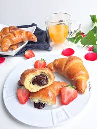 Croissants Brioches Fourres Chocolat Healthy Flavor I Recette Cuisine Recette En 2020 Recettes De Cuisine Photo Alimentaire Croissant Brioche