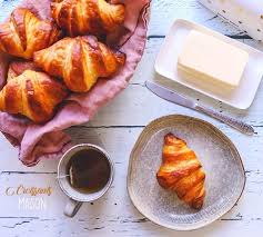 Les Croissants Au Beurre Maison En 2020 Recettes De Cuisine Recette Croissant Au Beurre Recette Croissant Maison
