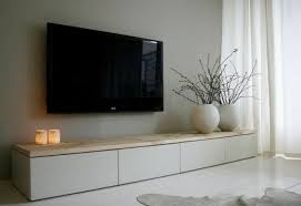 Le meuble télévision peut se placer à la base de l'étagère. Epingle Sur New House