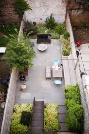 Garden Designer Visit A Low Maintenance Brooklyn Backyard By New Eco Landscapes Gardenista Small Backyard Landscaping Townhouse Garden Backyard Garden Layout