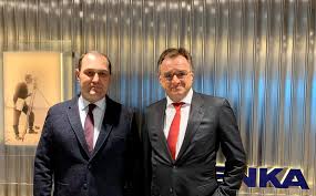 Annesi lale tara, babası enka holding kurucusu ve onursal başkanı merhum şarık tara'dır. George Janjgava On Twitter Had A Productive Meeting With The Chairman Of Enka Holding Mr Mehmet Sinan Tara