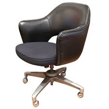 Vintage Saarinen Executive Arm Task Chairs For Knoll 1stdibs Com Vintage Office Chair Chair Office Chairs For Sale