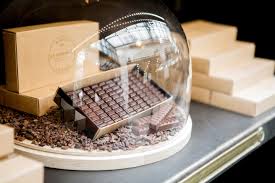 Chocolat Cloche De Verre Chocolat Chocolaterie Artisanal