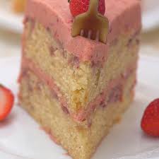 Fresh Strawberry Cake With Strawberry Buttercream In 2020 Fresh Strawberry Cake Strawberry Cakes Desserts