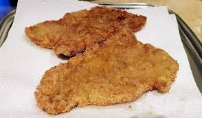 Escalopes Panees Tout Un Schnitzel Les Recettes De Virginie En 2020 Escalope Panee Escalope Recettes De Cuisine
