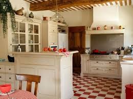 Decouvrez Les 100 Plus Belles Photos De L Annee Elle Decoration Cuisines Retro Deco Cuisine Rouge Cuisine Cottage