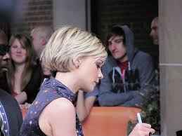 Fashion wigs for women，fashion short curly synthetic wig. Carey Mulligan Short Hair Styles Shortish Hair Short Blonde Hair