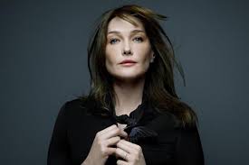 Photogallery of carla bruni updates weekly. Carla Bruni Regrava Sucesso Dos Rolling Stones Gzh