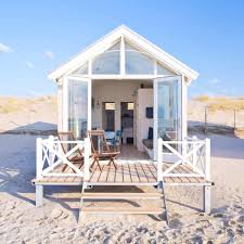 Cet Ete On Va Dormir Dans Une Petite Maison En Bois Sur La Plage Haguenoise De Kijkduin On A Booke Un Bunga Maison Bois Maison Sur Pilotis Petite Maison Bois