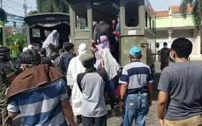Rapid Test Covid 19 Positif Ratusan Warga Surabaya Jalani Tes Pcr
