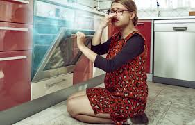 Odeur De Cuisson De Poisson Ou De Brule Comment Enlever Les Odeurs De Cuisine Tout Pratique Odeur Friture Poisson Odeur Chaussure