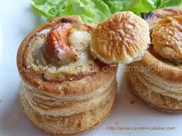 Epingle Par Elsie Mangones Sur Poissons En 2021 Vol Au Vent Saumon Frais Noix De Saint Jacques