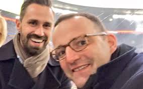 Mit jens spahn und anderen schlimmen leuten. Jens Spahn Und Sein Ehemann Erwerben Luxusvilla In Berlin Queer De