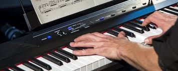 Boîte à rythme avec arrangeur multimodal et orchestration automatique avec 100 styles. Piano Numerique 88 Touches Comparatif Test Et Avis 2019