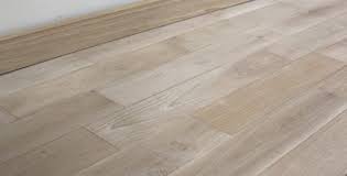 Le parquet contrecollé est composé d'une première couche de bois pure. Parquet Chene Massif Brut Au Meilleur Prix Choix Premier 15 X 125 Mm