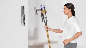 Derinlemesine temizlik yapacağınız zamanlarda boost modunu tercih edeceksinizdir elbette, ancak rutin temizliklerde genelde cihazı ekonomik modda kullanmanız yeterli olacaktır. Dyson V11áµ€á´¹ Absolute Extra Pro Kabelloser Staubsauger Gold Gold Dyson De