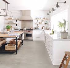 Epingle Par Korynn B Sur Dream Home Decor D Ilot De Cuisine Sol De Cuisine Decoration Interieure Cuisine