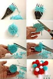 Pompoms Avec Une Fourchette Http Decorareciclaimagina Blogspot Fr 2012 02 Tutorial Pompones De Lana Html Mor Comment Faire Un Pompon Craft Faire Des Pompons