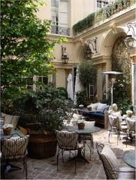 Restaurant Terrasse Paris In 2020 Courtyard Restaurant Patio Backyard