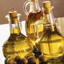 L Huile D Olive Tresor De La Mediterrannee Huile D Olive Olives Huile