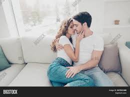 Encontre imagens stock de romantic picture couple love kissing hugging em hd e milhões de outras fotos, ilustrações e imagens vetoriais livres de direitos na coleção da shutterstock. Portrait Sexy Romantic Image Photo Free Trial Bigstock